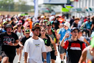 Fans on the Magny-Cours Pit Walk