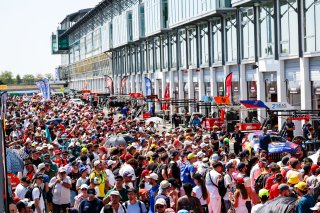 Fans on the Magny-Cours Pit Walk