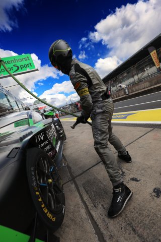 #35 - Walkenhorst Motorsport - Gaspard Simon - Ethan Ischer - Mateo Villagomez - Aston Martin Vantage AMR GT3 EVO