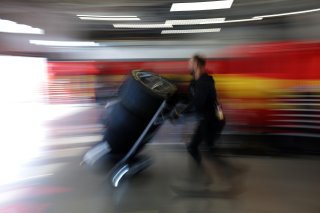 AF Corse Mechanic with tyres