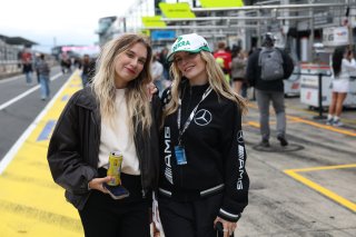 Fans on the Pitwalk