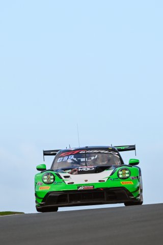 #54 - Dinamic GT - Tanart Sathienthirakul - Mark Kastelic - Porsche 911 GT3 R (992) EVO