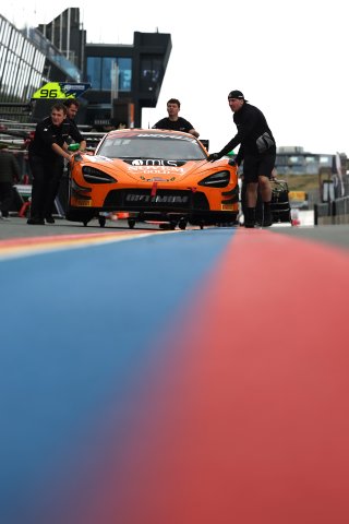 #5 - Optimum Motorsport - Guilherme Oliveira - Mikey Porter - McLaren 720S GT3 EVO