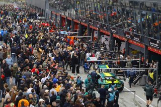 Pitwalk and autograph Session
