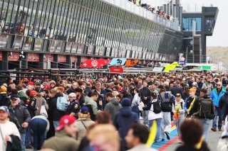 Pitwalk and autograph Session