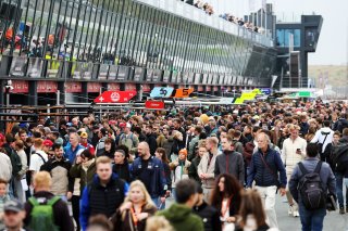 Pitwalk and autograph Session