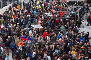 Pitwalk and autograph Session