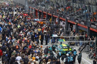 Pitwalk and autograph Session