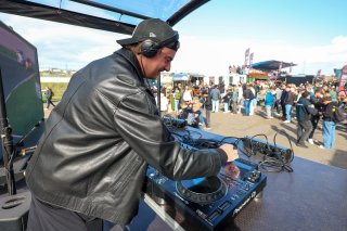 DJ in the Fanzone