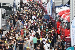 Fans on the autograph session