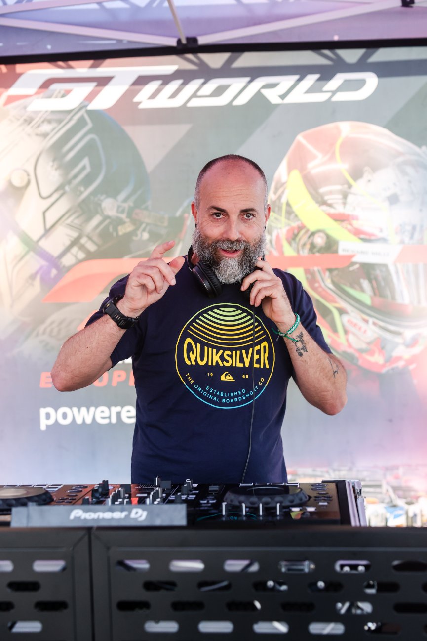 DJ in the fanzone