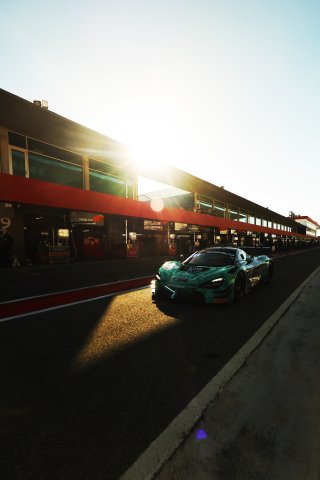 #44 - Greystone GT - Jayden Kelly - Josh Rattican - Tommy Pintos - McLaren 720S GT3 EVO