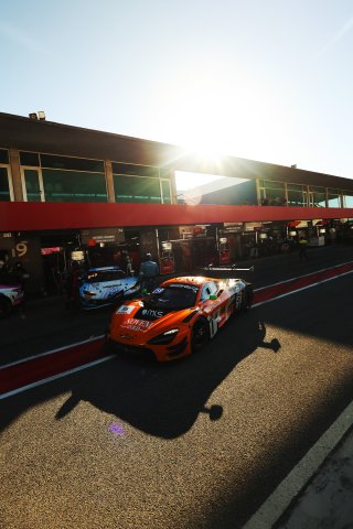 #5 - Optimum Motorsport - Dante Rappange - Guilherme Oliveira - Mikey Porter - McLaren 720S GT3 EVO