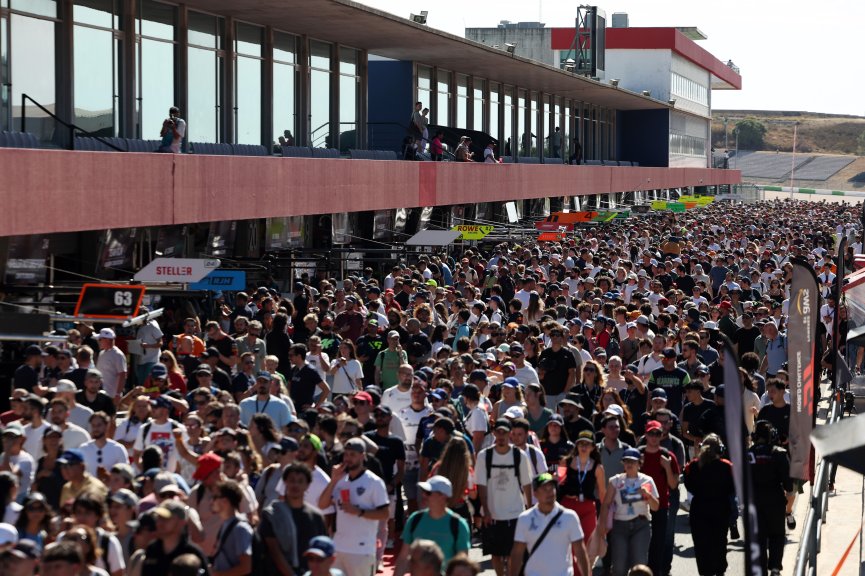 Fans in the pitlane 