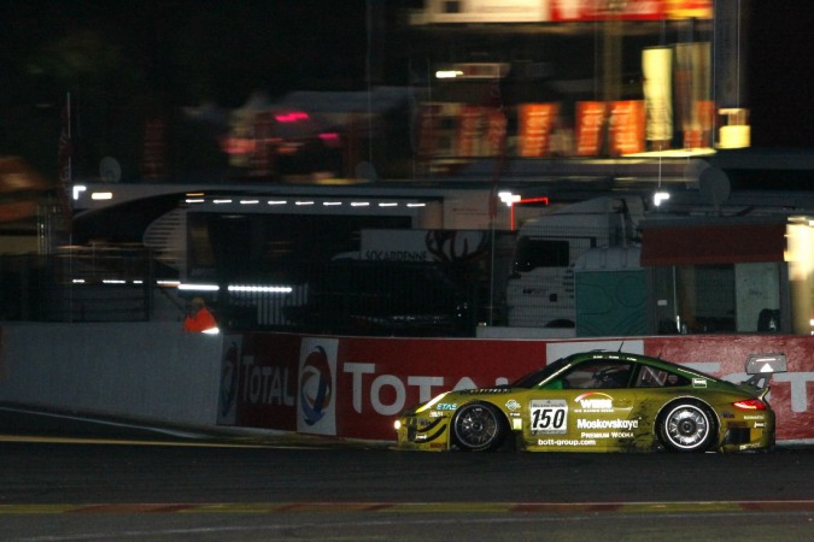 Manthey Racing Porsche leading, while Marc VDS Racing BMW throw in the towel