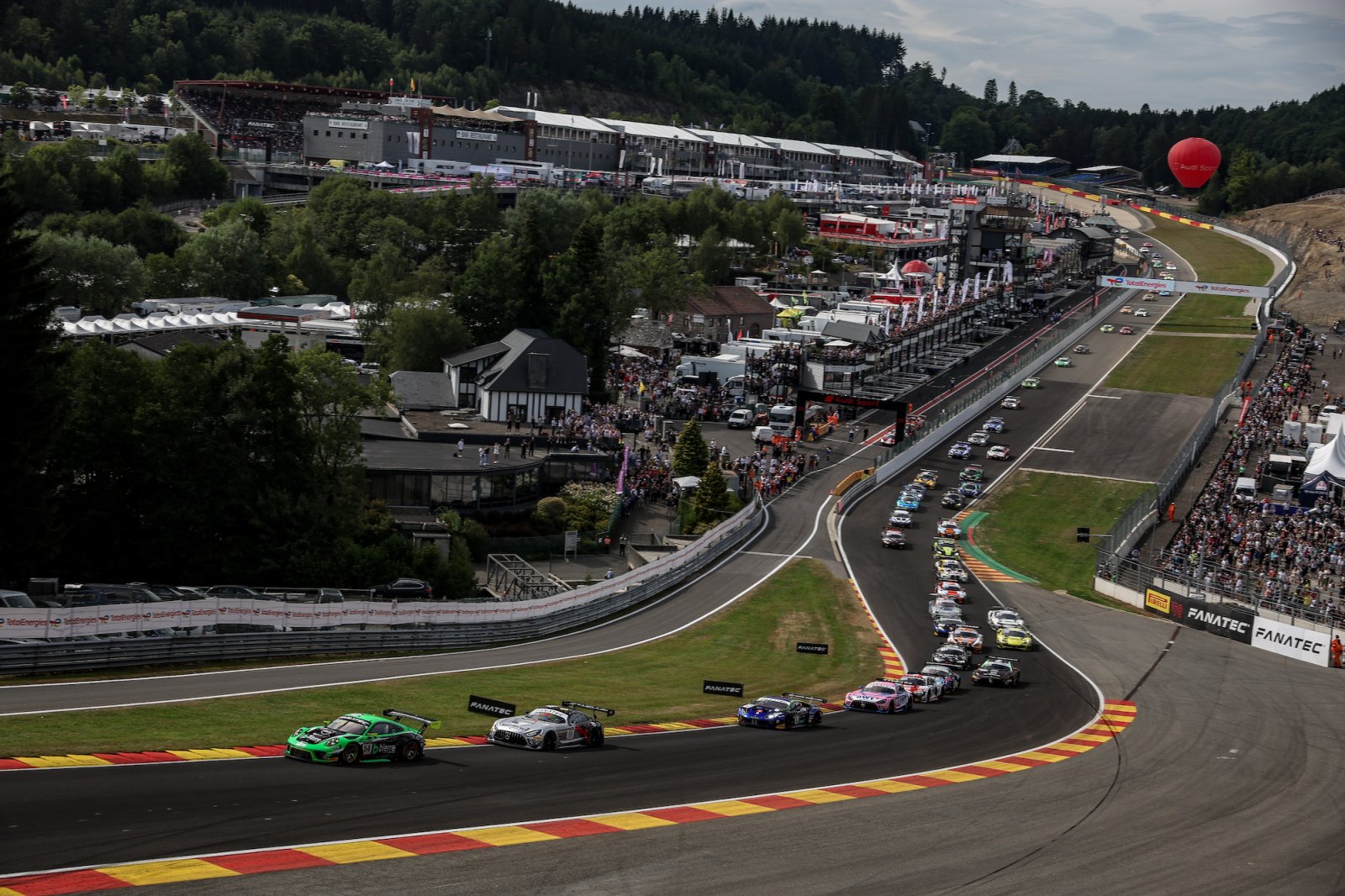 1-hour update: Dinamic Motorsport leads at Spa with #54 Porsche 