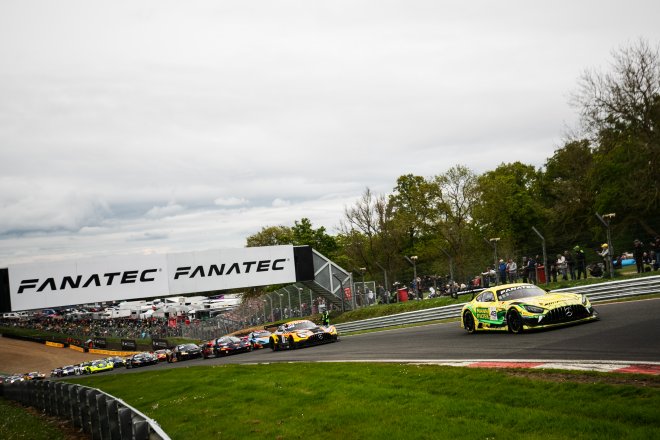 Auer and Engel seize early Sprint Cup advantage with commanding Race 2 victory at Brands Hatch