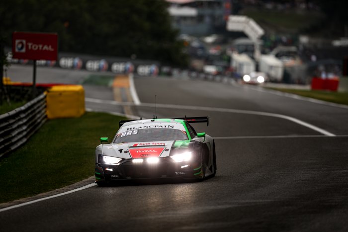 Audi Team WRT Audi in control as night falls, SMP Racing Ferrari secures points for leading at six hours