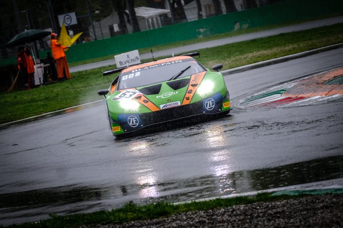 Grasser-Lamborghini emerges from rain-hit qualifying to bag pole position at Monza