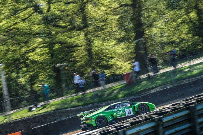 Grasser-Lamborghini paces opening practice session at Brands Hatch