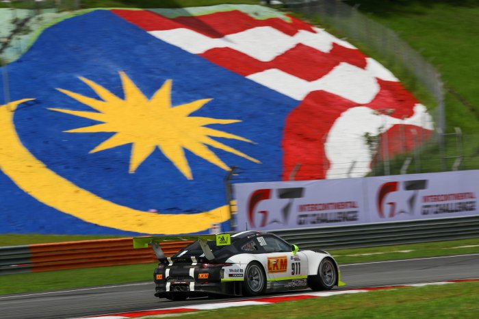 Motul Sepang 12 hours : Porsche leading 1-2 after three hours