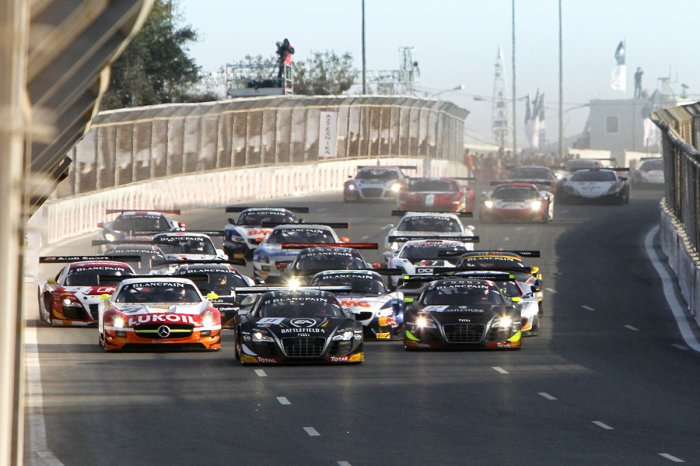 Thrilling finale of the 2014 Blancpain Sprint Series at the Baku World Challenge