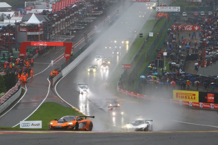 Race update after 1 hour : Wet start to the 2015 Total 24 Hours of Spa